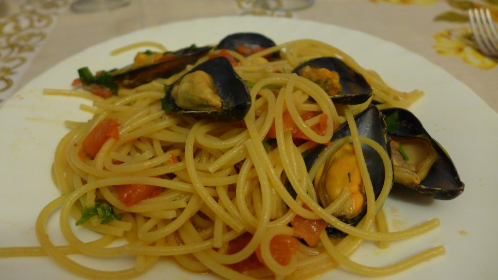Gustare un favoloso piatto di spaghetti con le cosse ! salutare e appetitoso !