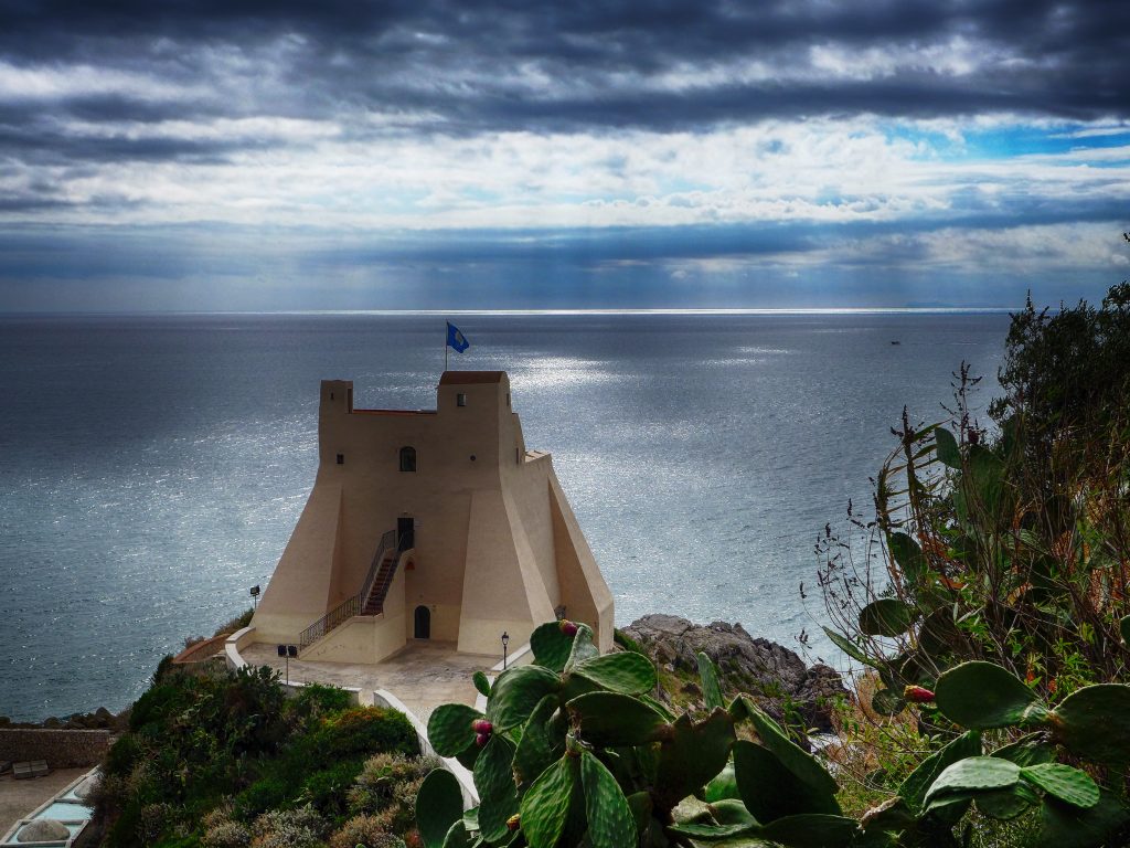 Perdersi nella meraviglia della natura e sentire il profumo del mare al tramonto