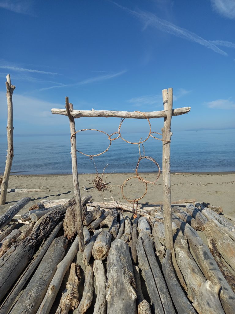..è un'equilibrio che creo giorno dopo giorno, fragile nella sua costruzione ma potente nella sua capacità di connettermi con me stesso e con l'ambiente circostante.
