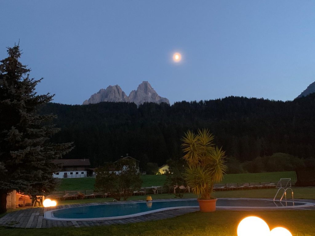 una sera d’estate a guardare la luna