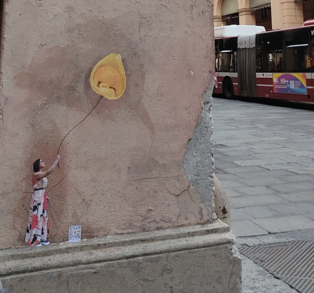 "Il mio benessere è scoprire la mia città che tra gli autobus e il viavai di gente, mi regala comunque un sorriso in un giorno di pioggia".