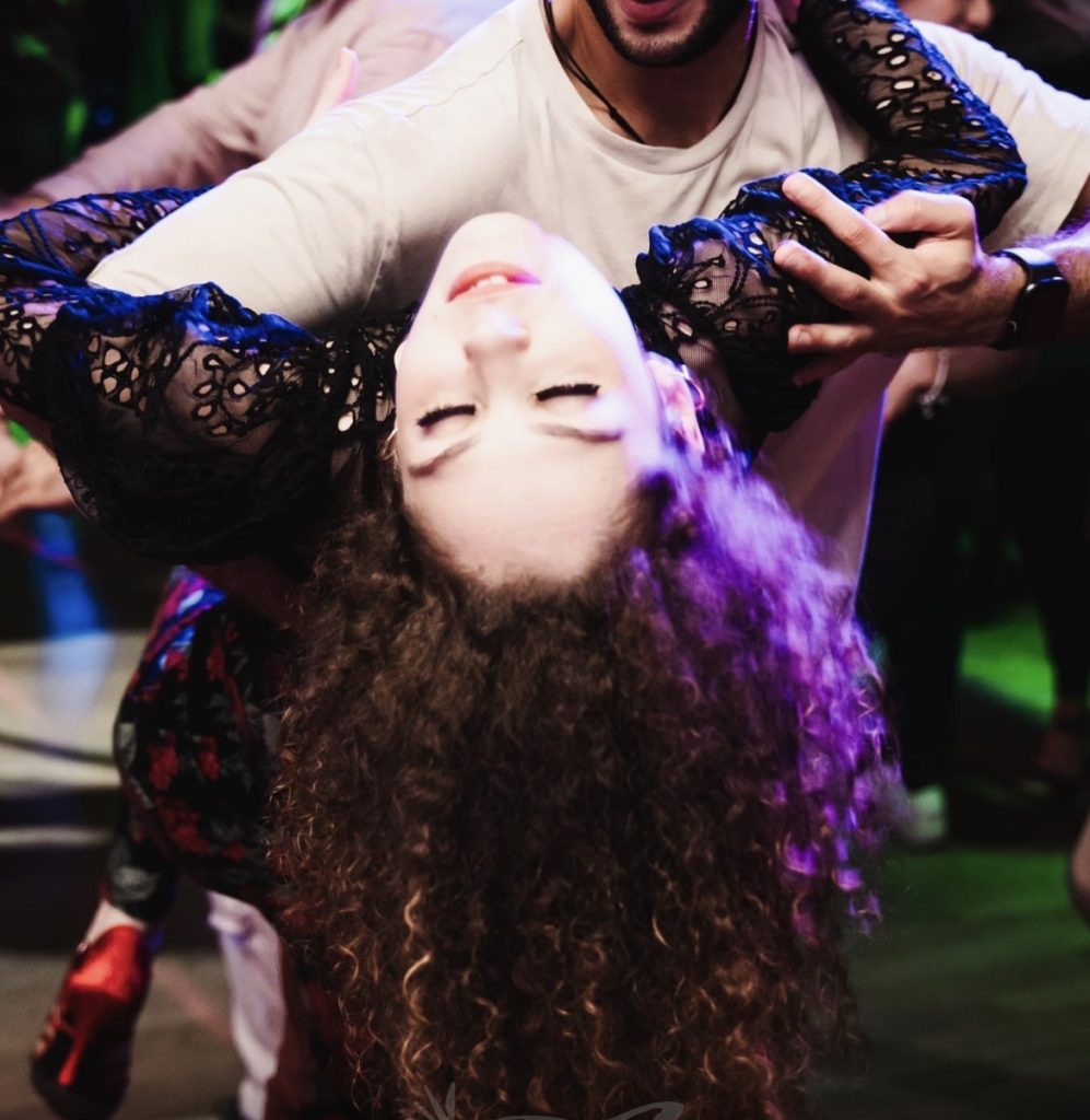 potermi esprimere attraverso la danza. 
Ballare mi permette di allontanare i pensieri e vivermi il momento facendomi trasportare dalla musica.