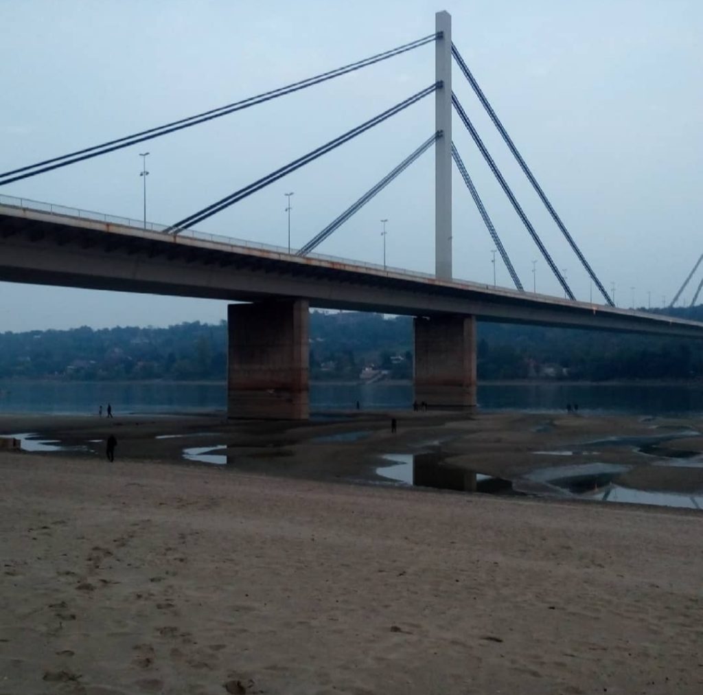correre e passeggiare nel letto del grande Danubio blu.