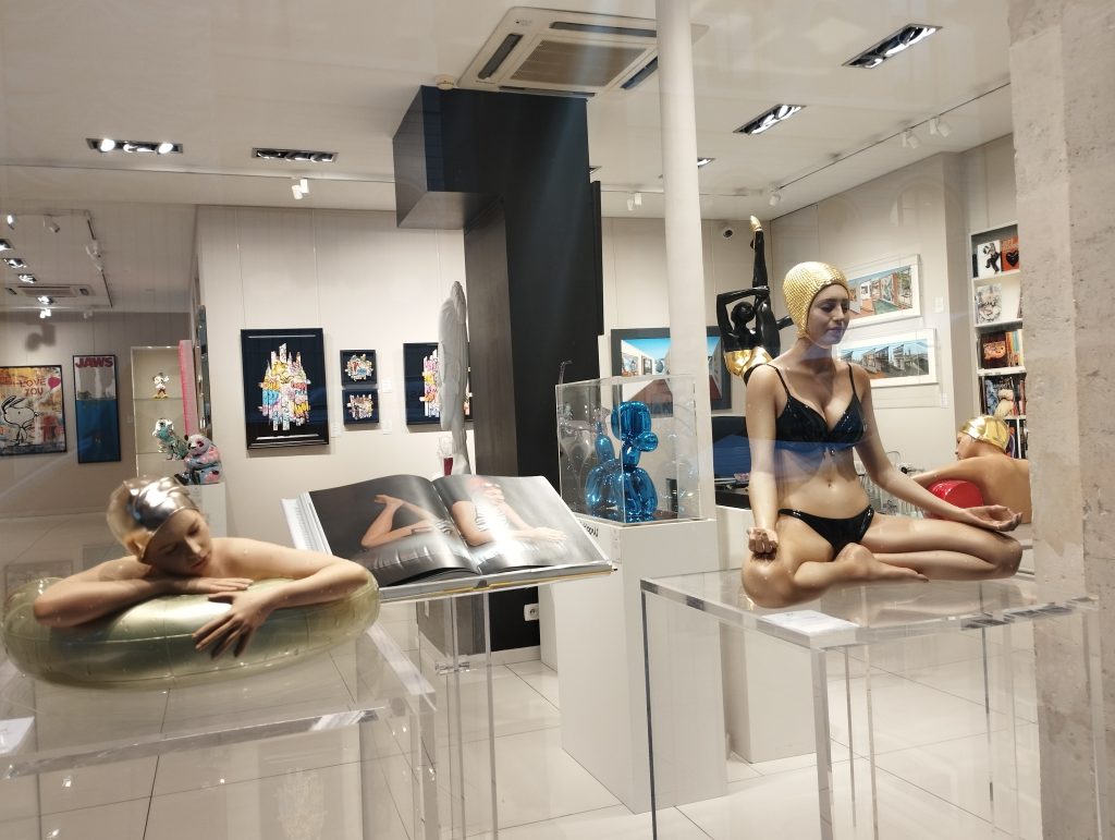 decidere di andare a yoga grazie all'ispirazione avuta camminando lentamente per le strade e le stradine parigine