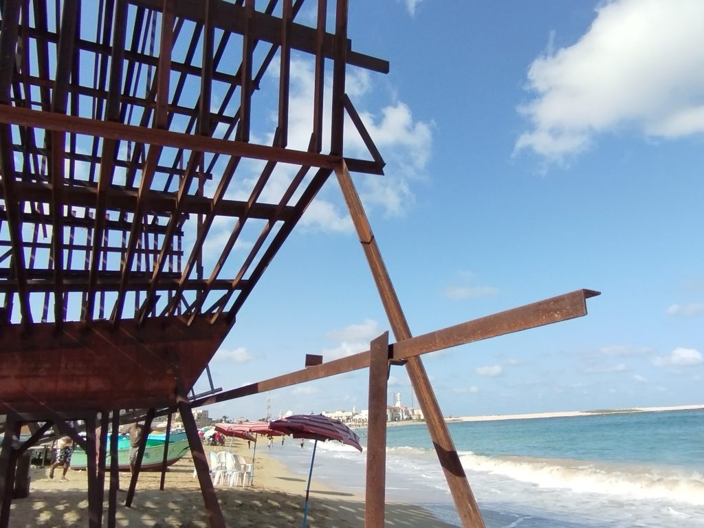 immaginare le regate a cui partecipera' la barca di cui si vede ora solo la struttura. Work in Progress.