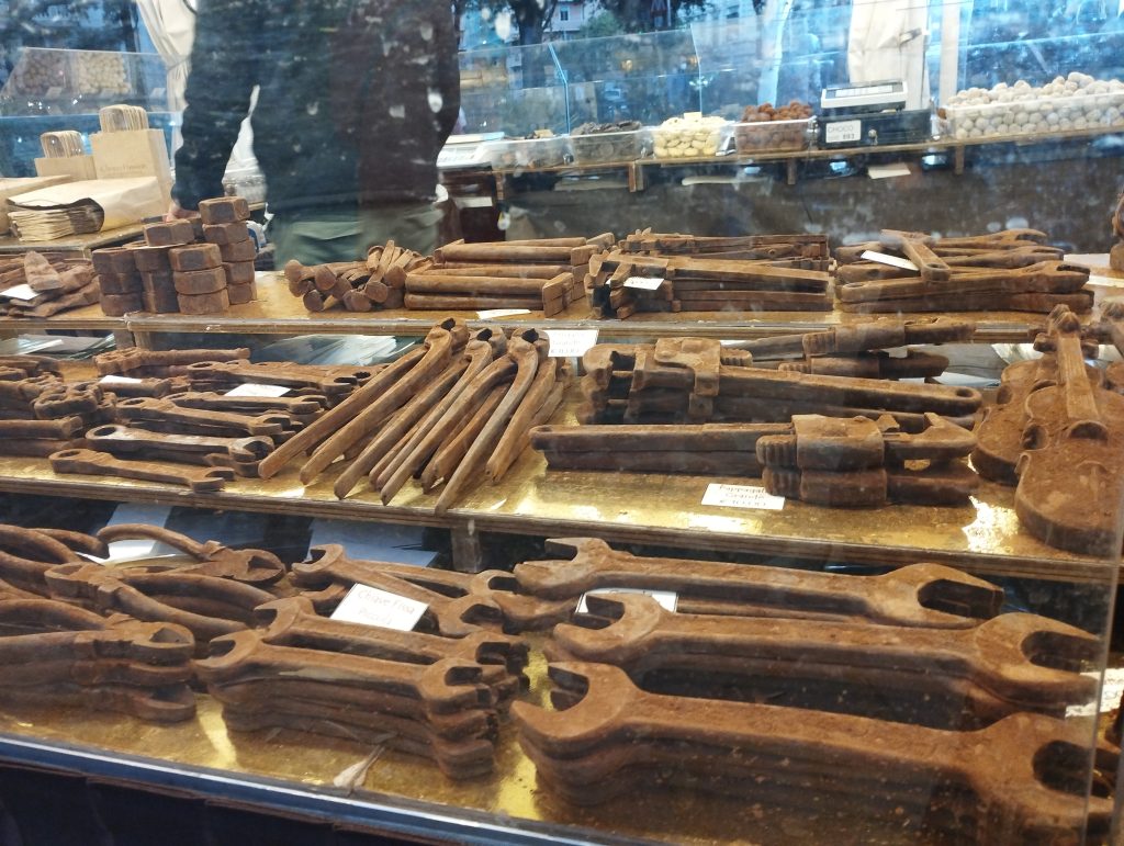 osservare attrezzi di lavoro e provare una certa acquolina allo stomaco. E' solo cioccolato!!!