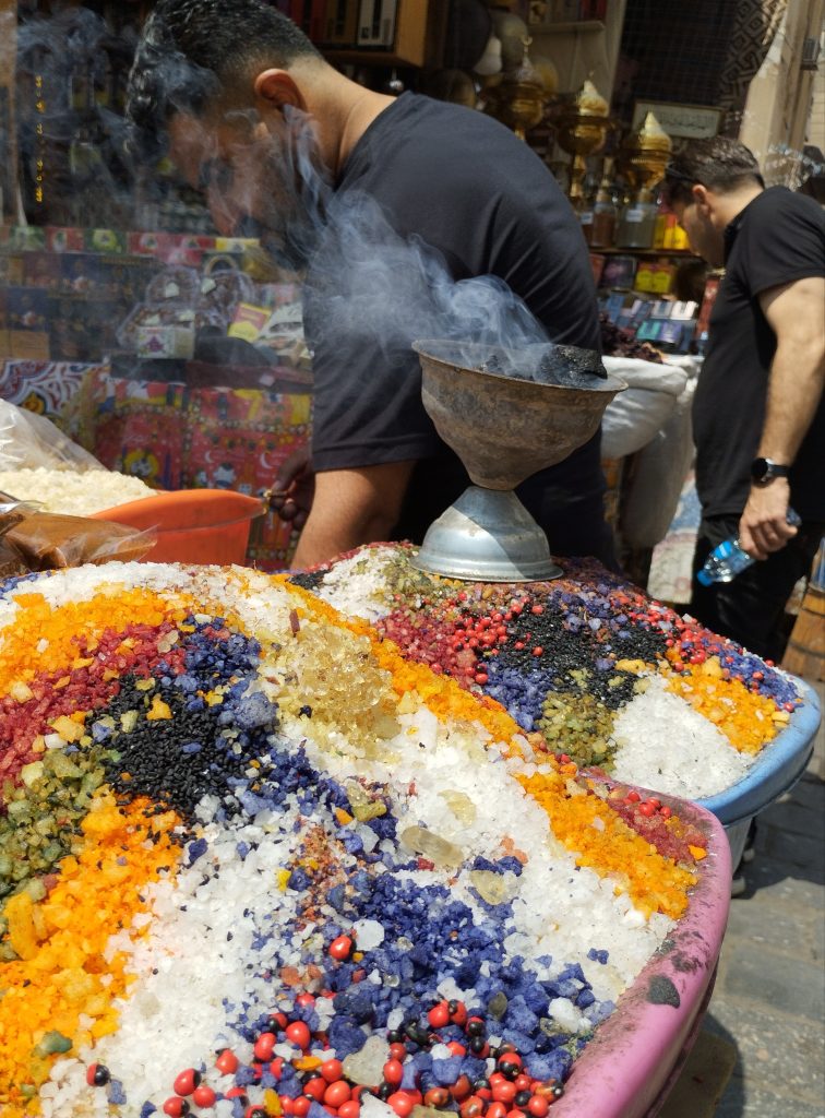 acquistare spezie per aggiungere aromi e colori ai miei piatti.