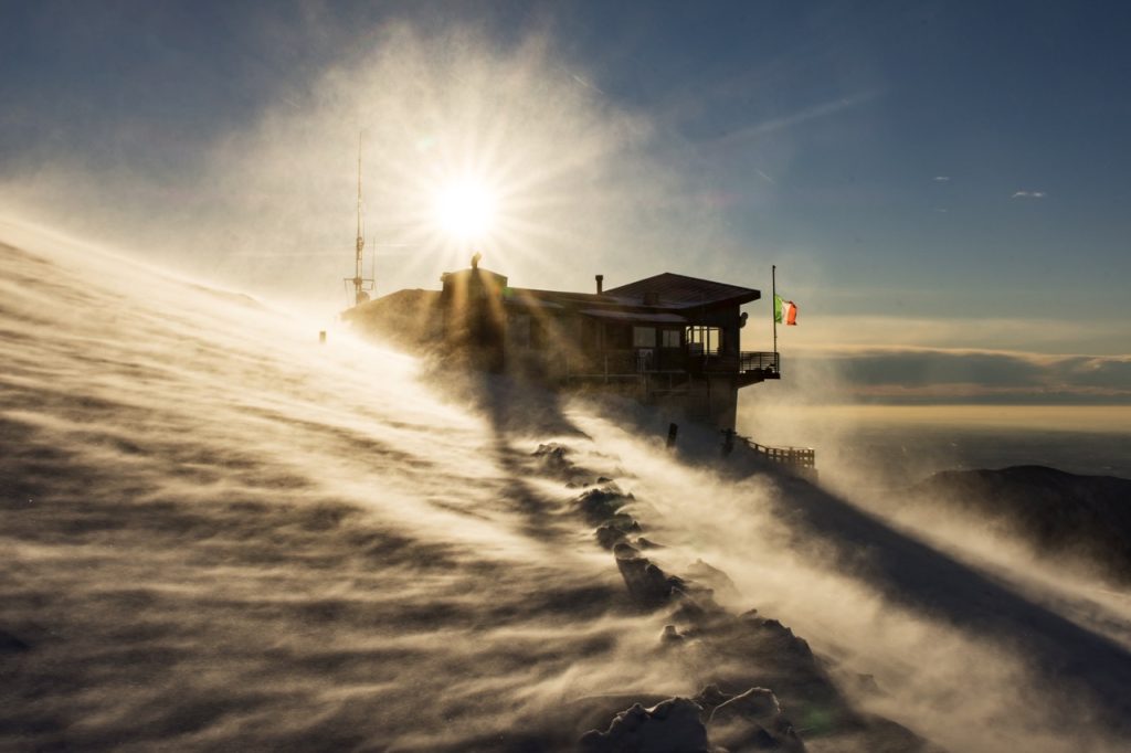 Essere sventolato dall'aria fredda e scaldato dal sole nello stesso momento