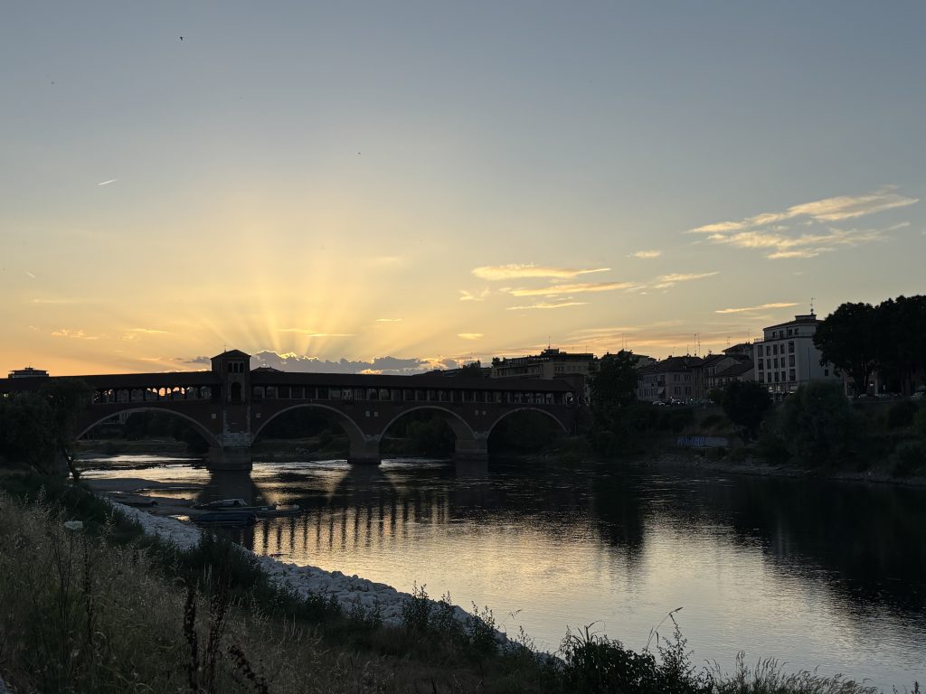 Passeggiare al tramonto lungo le rive del Ticino