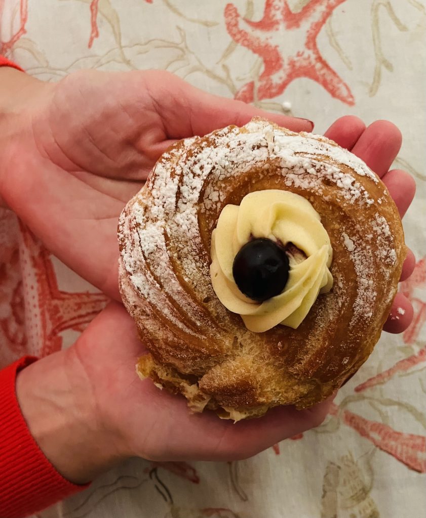 Tramandare le tradizioni culinarie. Per il periodo di carnevale i dolci non mancano mai: zeppole, chiacchiere e frittelle. Dopo aver mangiato queste prelibatezze si va a camminare con un passo veloce per smaltire i zuccheri assunti.