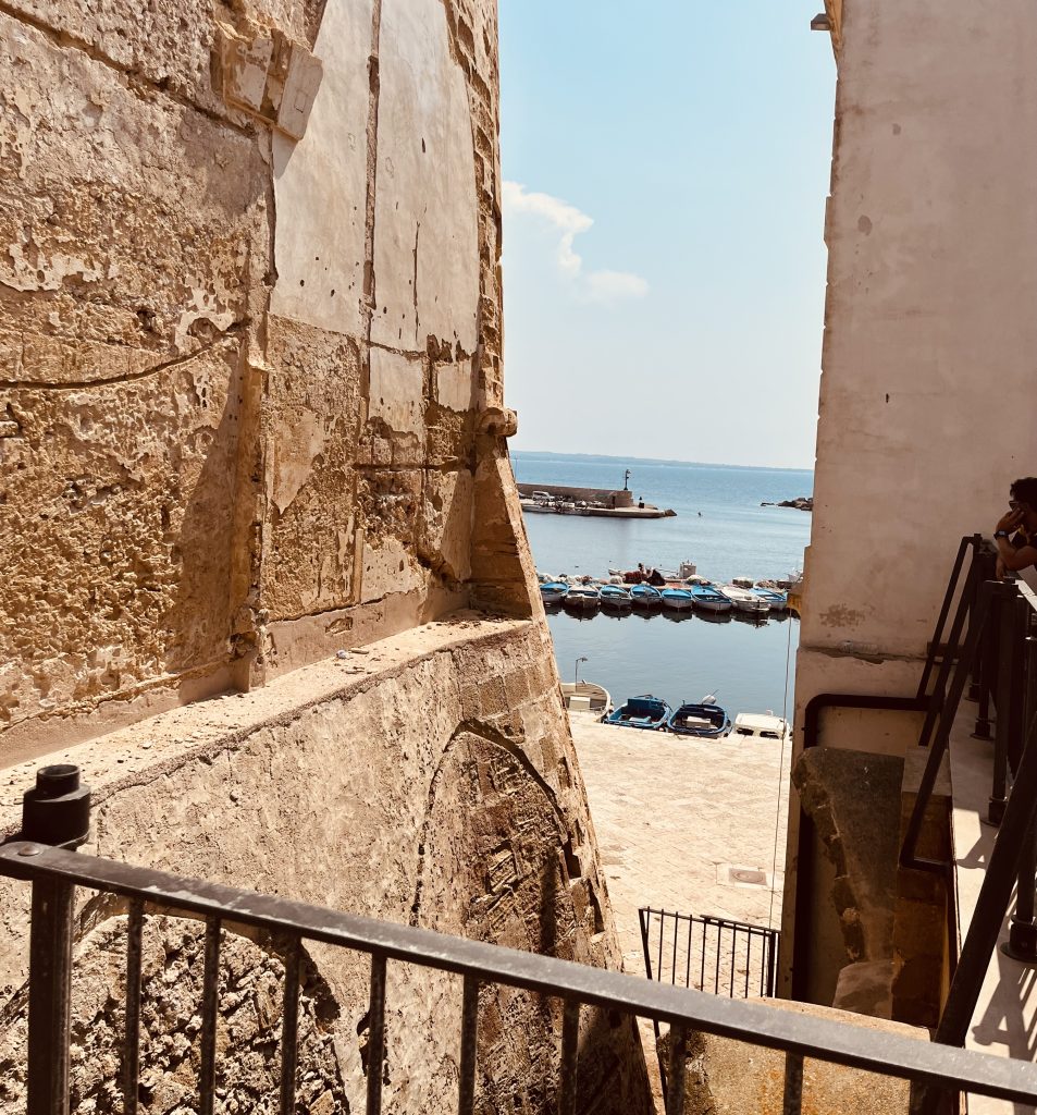 Sbirciare tra i vicoli