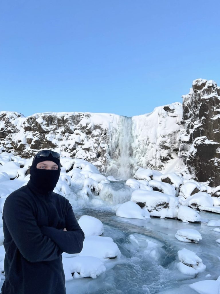 Passeggiate in montagna per ammirare la neve e le cascate. In pace e in silenzio per ricaricare la mente.