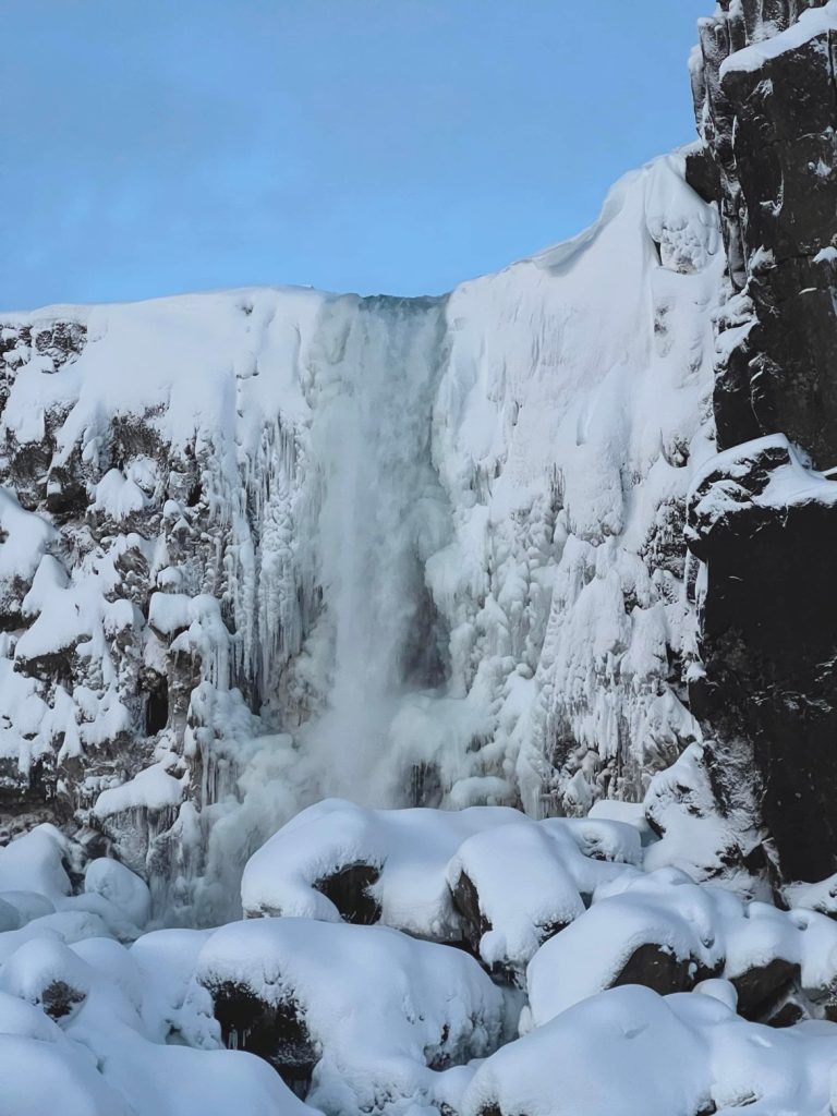 Ogni stagione mi sorprende tanto: d’inverno mi piace fare le passeggiate tra i colli innevati