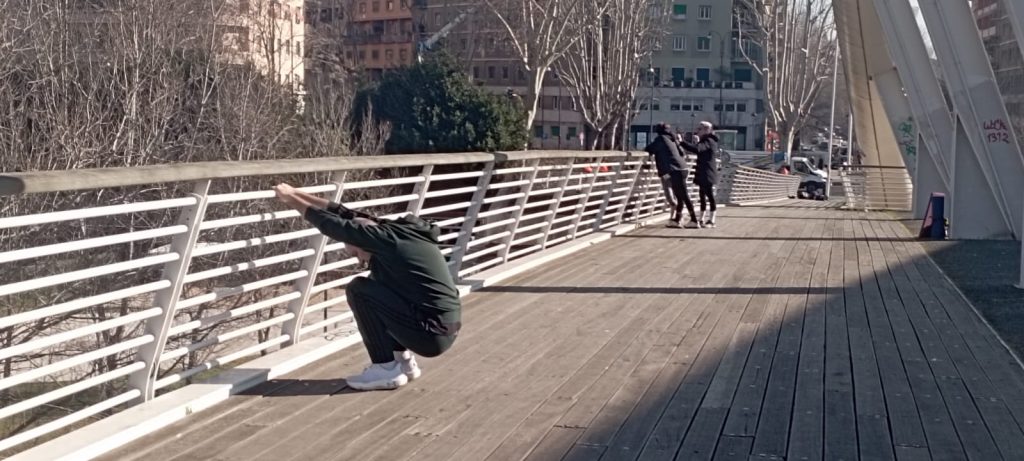 sul Ponte della Musica, tra passi decisi e respiri profondi, ogni domenica Roma si risveglia al ritmo dell’energia, qui il benessere prende forma in ogni movimento, e lo sport diventa un rituale collettivo sotto il cielo della città eterna.