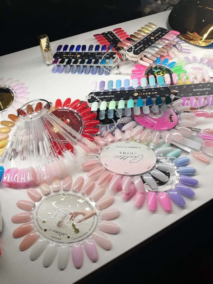 Il mio benessere è… giocare con la bellezza. Come una tavolozza, la ruota di colori invita a sperimentare, a cambiare, a divertirsi. Benessere come leggerezza, come libertà di reinventarsi