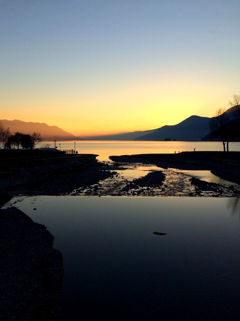 Il lago d'inverno, con i suoi colori, l'aria fresca ed i ricordi che ci accompagnano