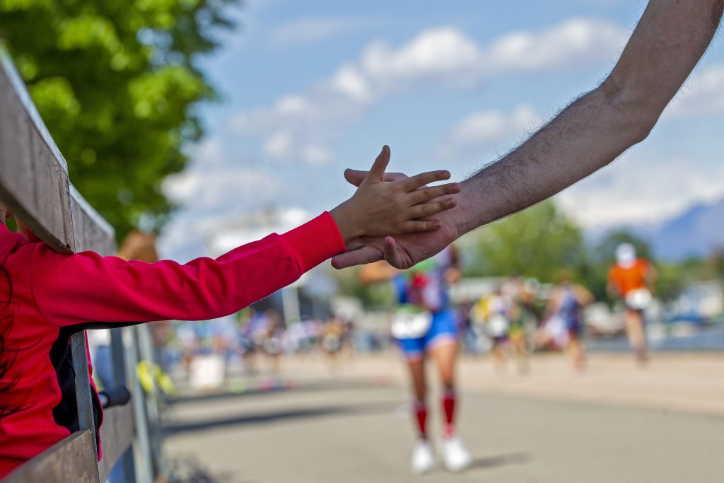 La felicità di dare un 5 al tuo campione