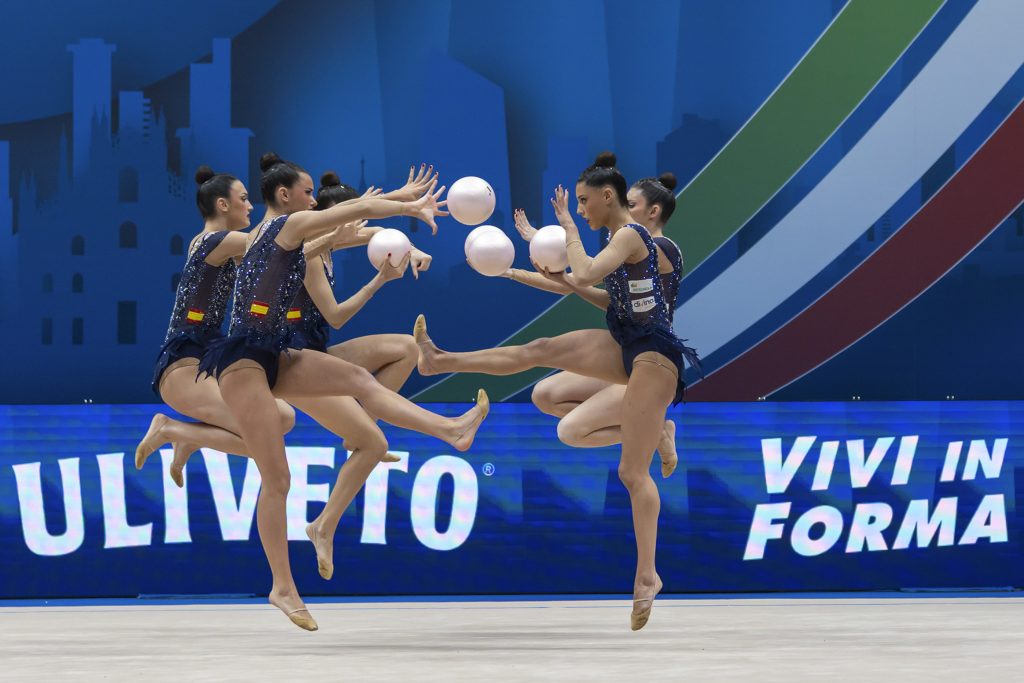 il fluttuare leggero della squadra Spagnola vincitrice dell'oro a squadre