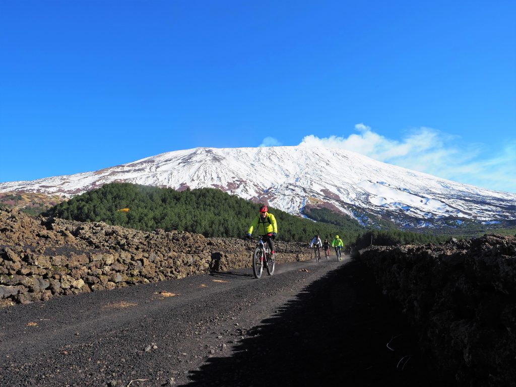 Il mio benessere è pedalare sul vulcano attivo più alto d'Europa