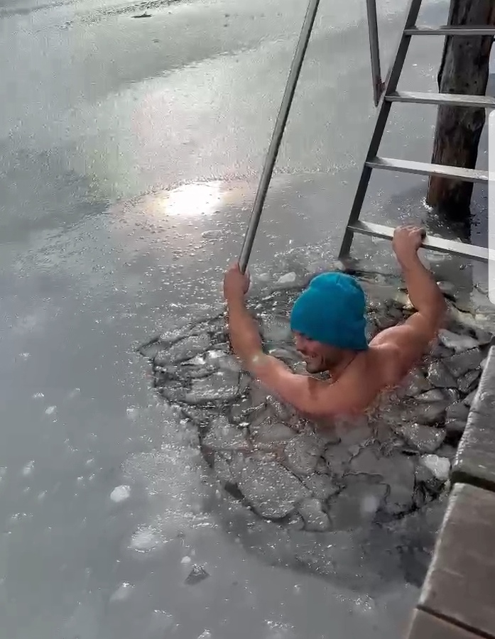 Il mio benessere è sciogliermi nella natura fredda e immobile che, sotto la neve e il ghiaccio, aspetta