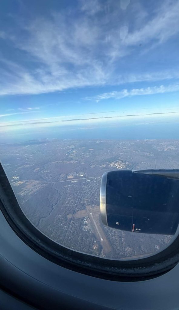 "Sospesa tra cielo e terra, trovo un'incredibile sensazione di benessere: l'aria fresca, il paesaggio che si svela, e una quiete che solo il volo sa dare."