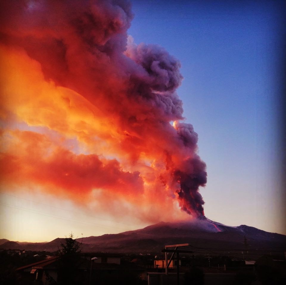 Contemplando la mia Signora Etna, che gli antichi avevano denominato chiodo della terra e pilastro del cielo.”