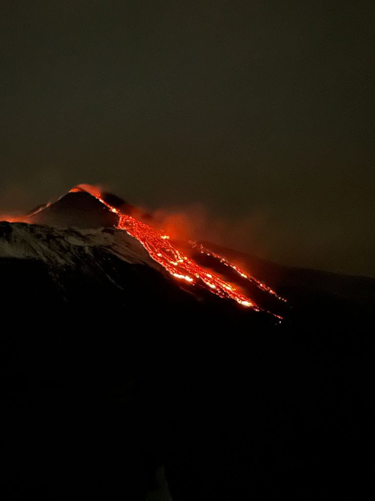 Meravigliarsi ancora della bellezza della natura che ci circonda... La mia Etna regala spettacoli superlativi!