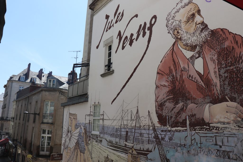 VOLARE CON LA FANTASIA... PROPRIO COME JULES VERNE