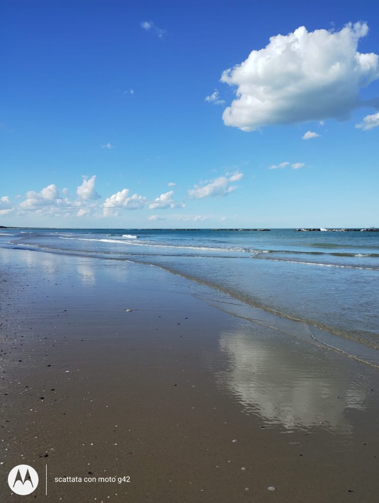 passeggiare in riva al mare
