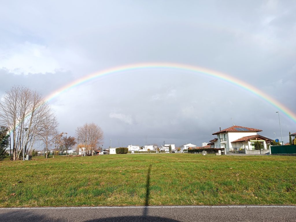 Il mio benessere è contemplare i meravigliosi fenomeni della natura! 
Questo arcobaleno mi ha fatto emozionare!! Ero in macchina, mi sono accostata per ammirarlo, così nitido così ben evidente, un vero spettacolo!
