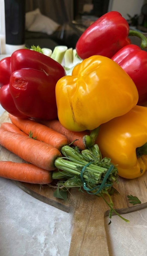 “Alimentarmi con i frutti del mio orto è una scelta di amore: ogni sapore autentico nutre il corpo e coltiva il mio benessere.”