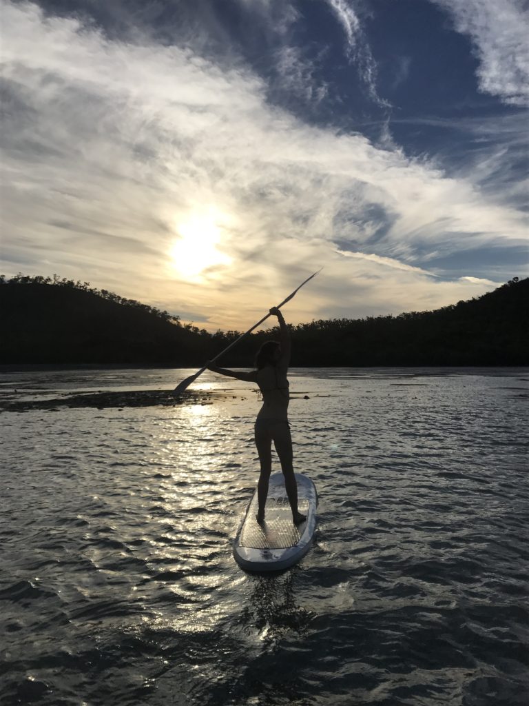 l’equilibrio del corpo sulla tavola al tramonto che diventa equilibrio dell’anima