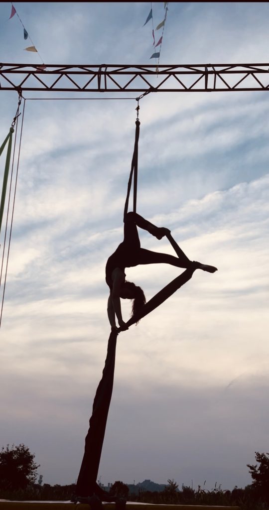 Nutrire corpo e mente attraverso lo sport, circondati dal silenzio della natura al tramonto: è questa la mia idea di salute interiore, un’energia che vibra in armonia con il mondo