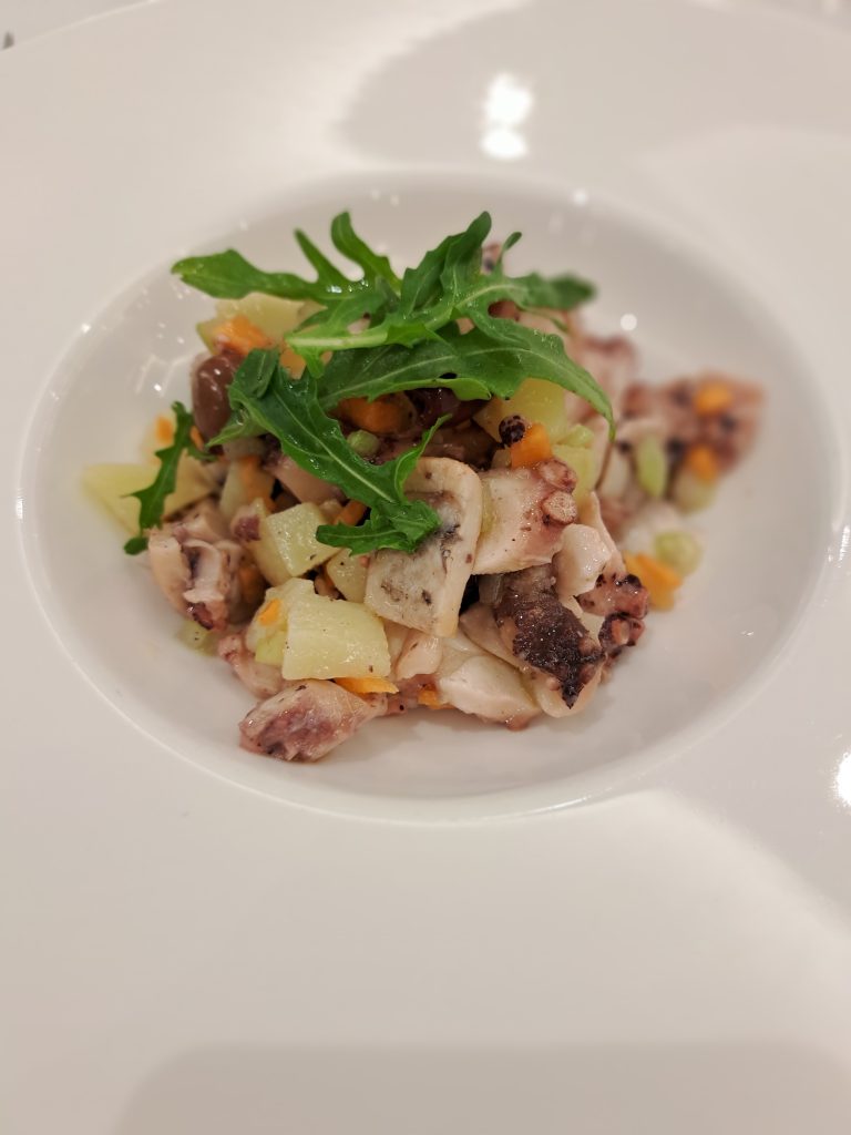 Mangiare piatti gustosi e prelibati