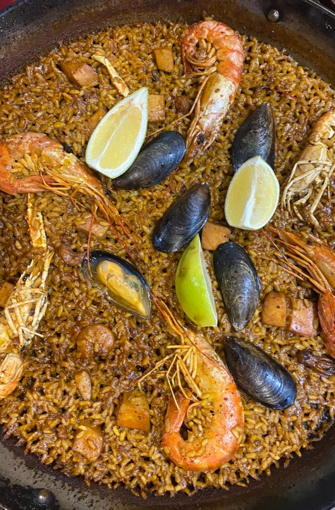 il benessere non è solo nell’alimentazione sana, bensì nel piacere del cibo, soprattutto se tipico di un paese che stiamo visitando!