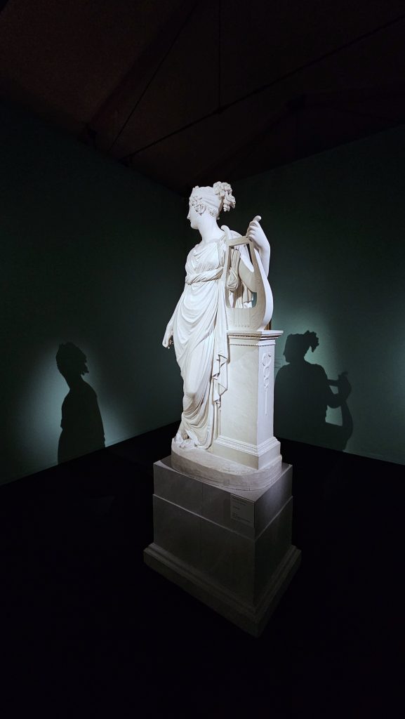 "Bere" l'arte in ogni sua espressione e sfaccettatura come una bevanda ristoratrice e rigenerante.