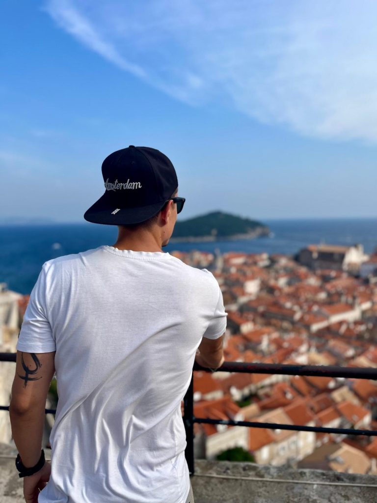 cartoline di paesaggi mozzafiato, vento sulla pelle e libertà