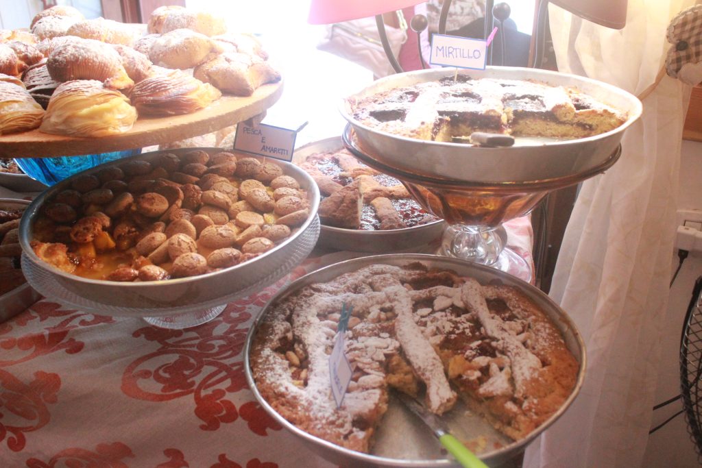 Lasciarsi tentare dalla semplicità dei dolci casarecci