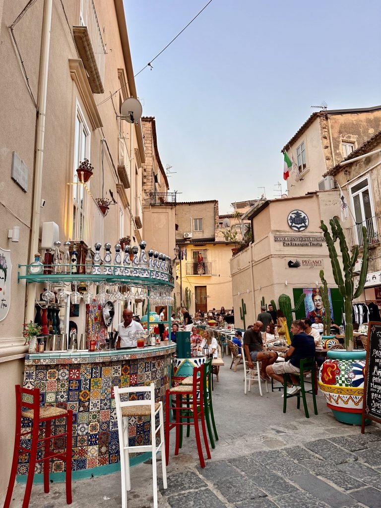 Viaggiare e perdermi per le città scoprendo vicoli incredibili