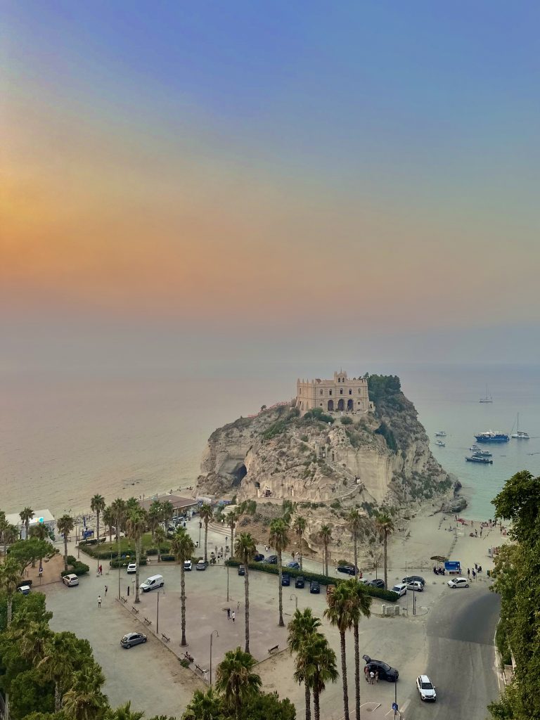 Osservare i tramonti sul mare