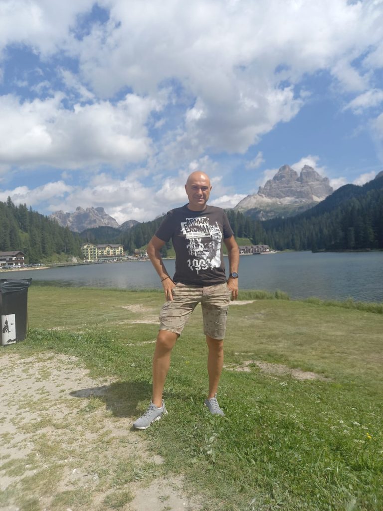 Respirare aria pulita , ascoltare il silenzio , guardando una della meraviglie che la natura ci ha regalato , dimenticare per un po' le negatività quotidiane !