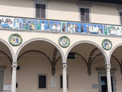 Fregio Robbiano antico Ospedale del Ceppo Pistoia - foto Elisa Gonfiantini