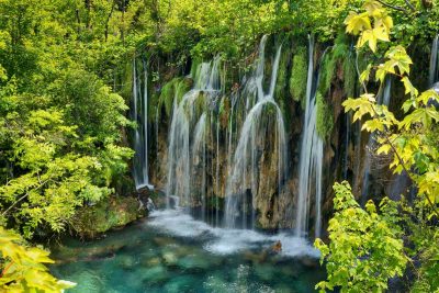 Parco nazionale dei Laghi di Plitvice (Croazia) Image by wirestock on Freepik