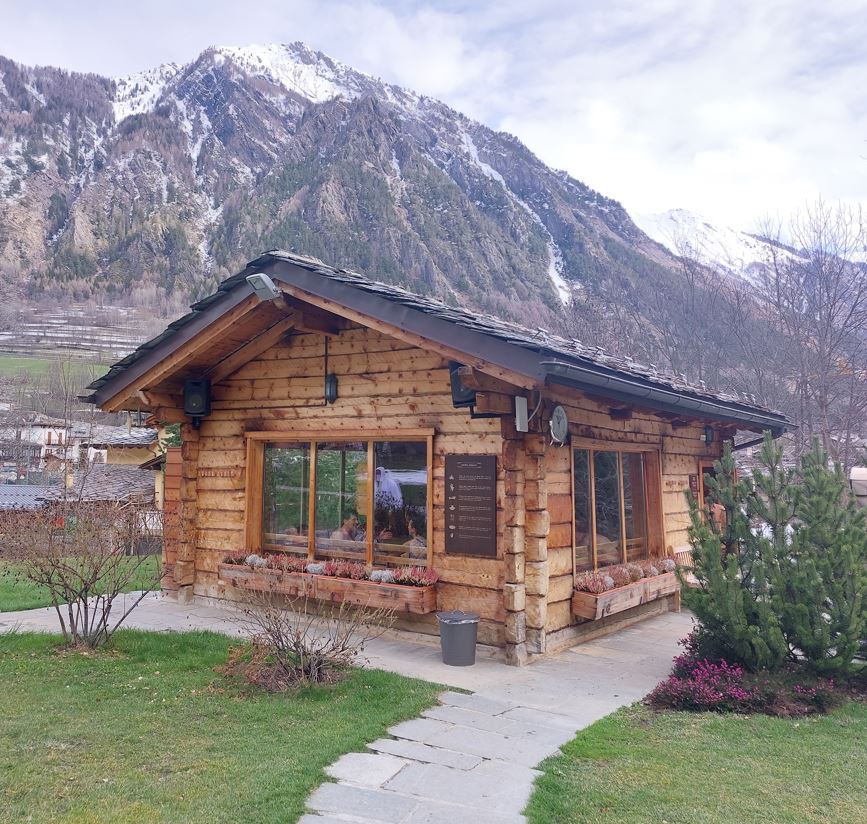 Sauna vista montagne, benessere di corpo e mente