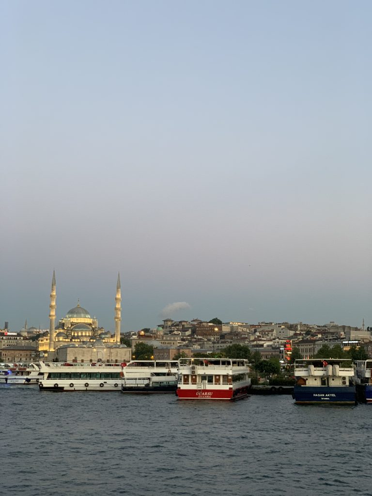 Esplorare e scoprire luoghi nuovi nel mondo!