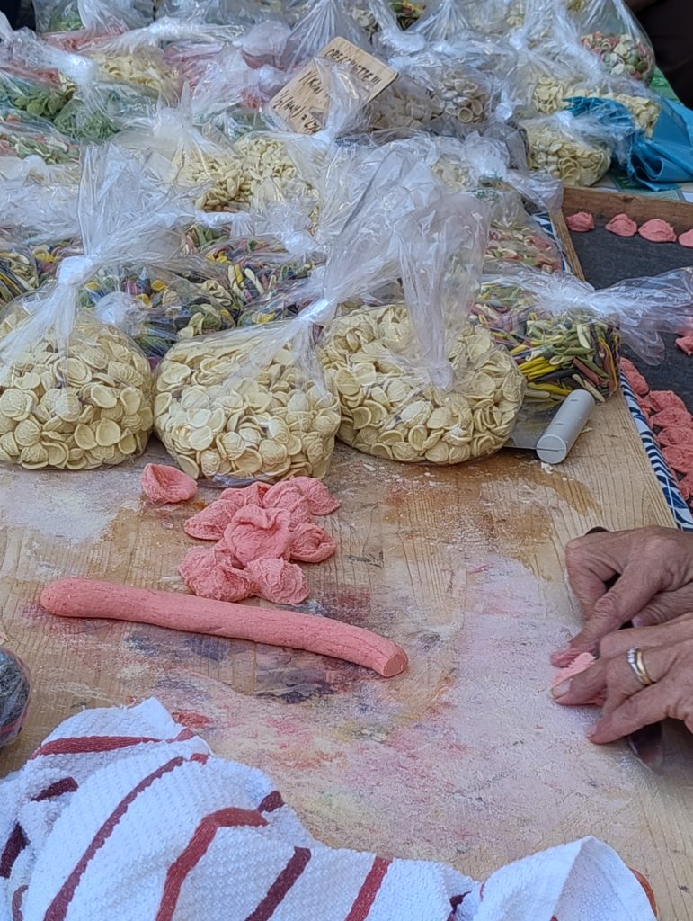 Il mio benessere è tradizione, genuinità, amore e bontà...un mix di ingredienti che noi pugliesi ritroviamo nelle famose orecchiette, gustarle è come concedersi un viaggio che parte dal cuore e termina nel palato...