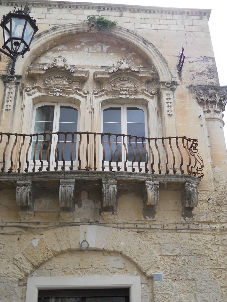 Ammirare lo stile barocco della città