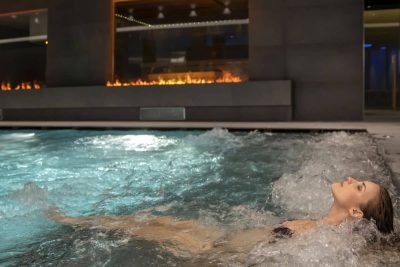 relax piscina idromassaggio benessere - foto Tibi Spa