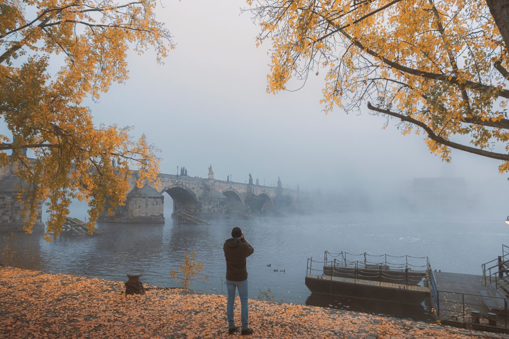 il silenzio all'alba in una grande città