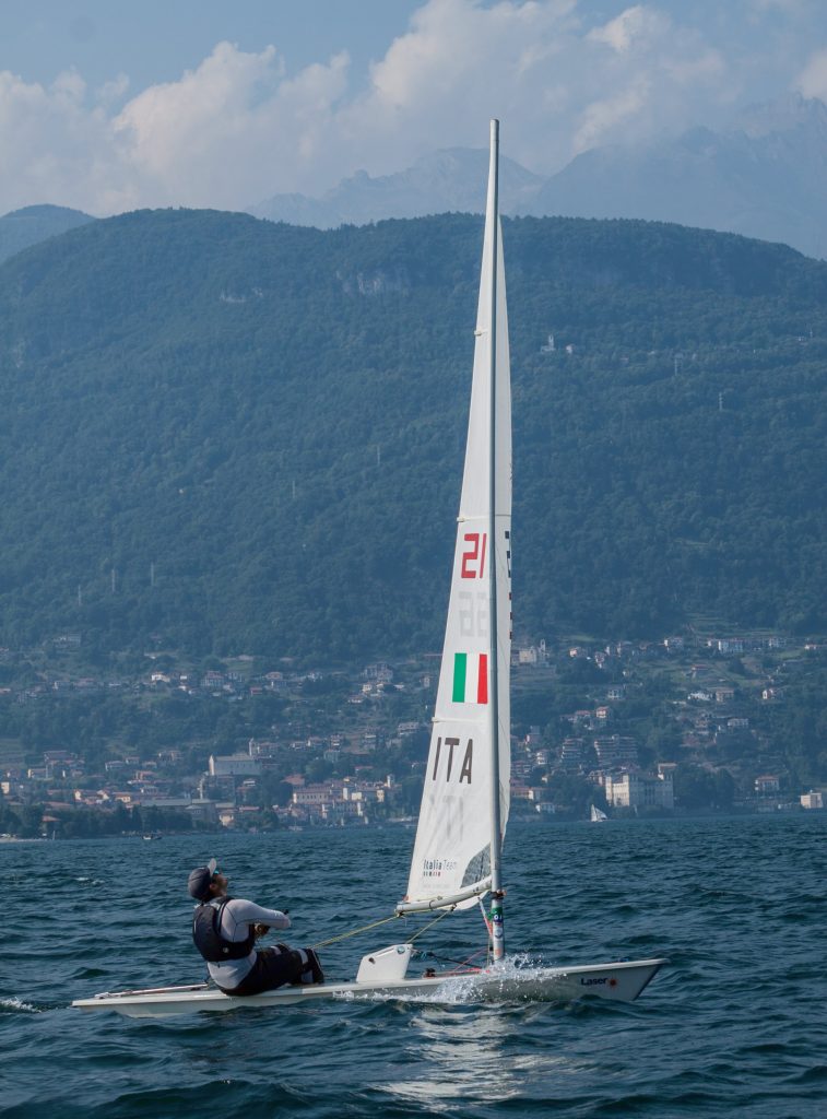 nel vento, nell'acqua libero la vela come il mio animo